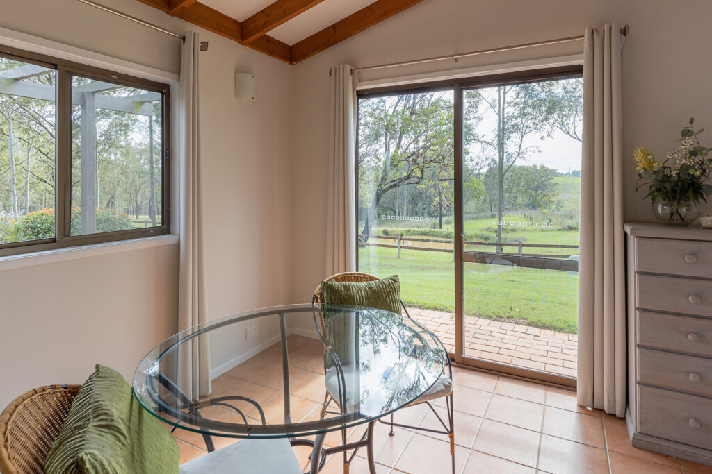 Hunter Gleann- Hunter Valley Accommodation- Cottage King Bedroom Sitting Space